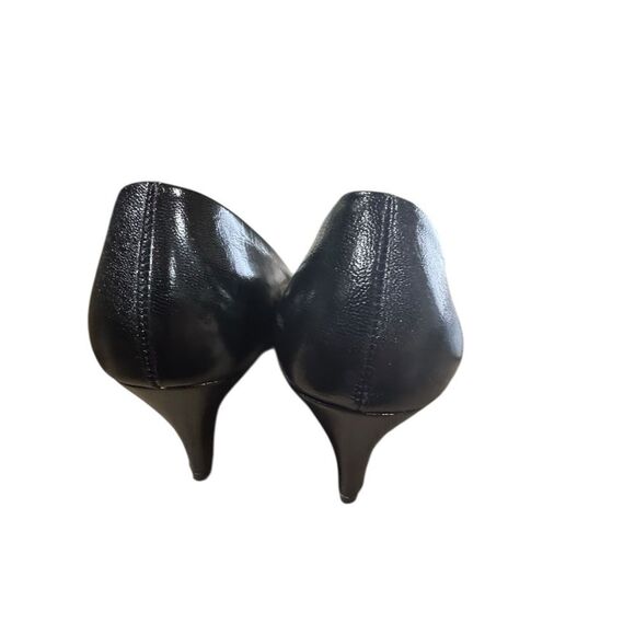 Joyce low heeled black pump. Size 7. - Picture 3 of 5